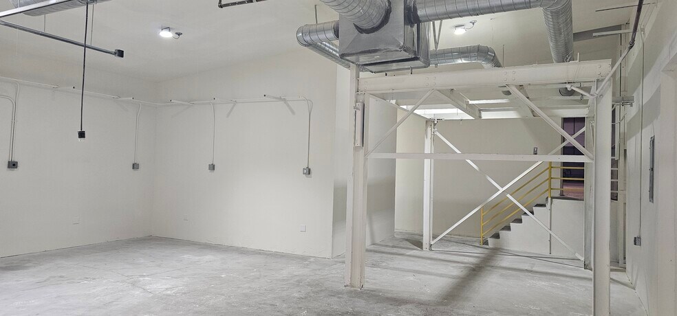 More Photos Of 13290 E Daum Dr, City of Industry Manufacturing For Sale