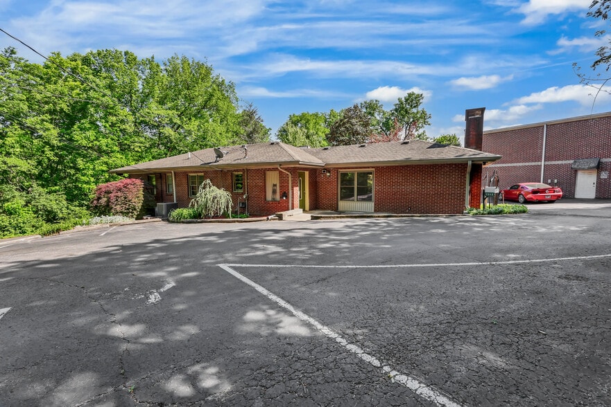 More Photos Of 1543 Madison St, Clarksville Specialty For Sale