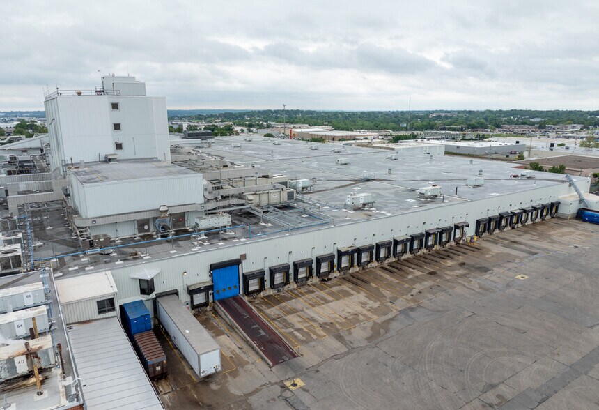 More Photos Of 9601 F St, Omaha Food Processing For Sale