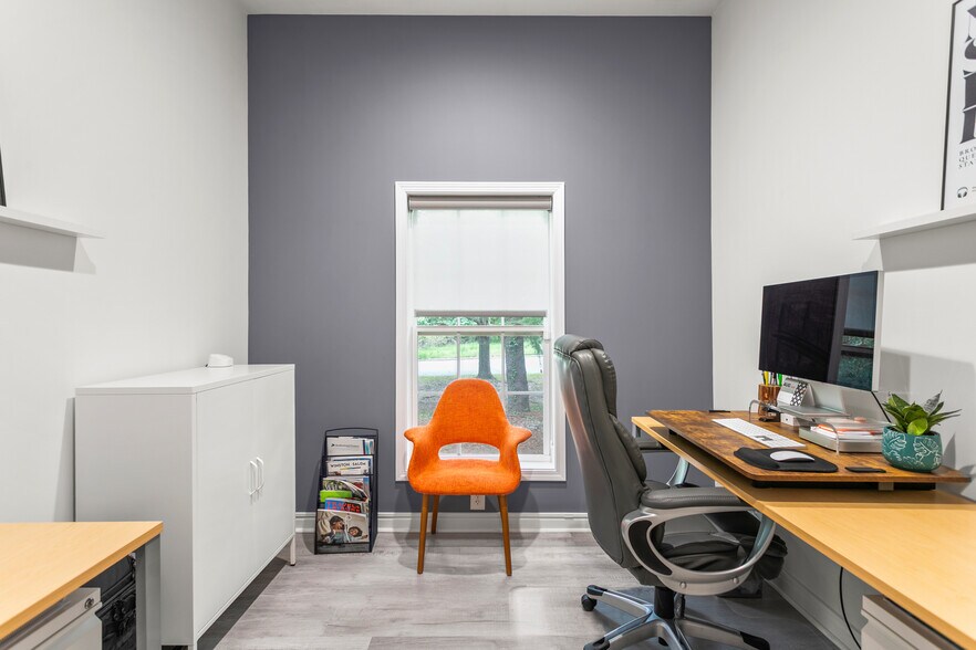 More Photos Of 2802 Eric Ln, Burlington Office For Lease