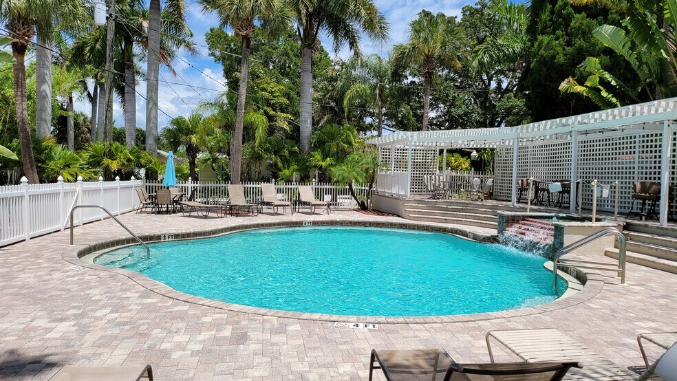 More Photos Of 1800 Kofresi Ct, Ruskin Hotel For Sale