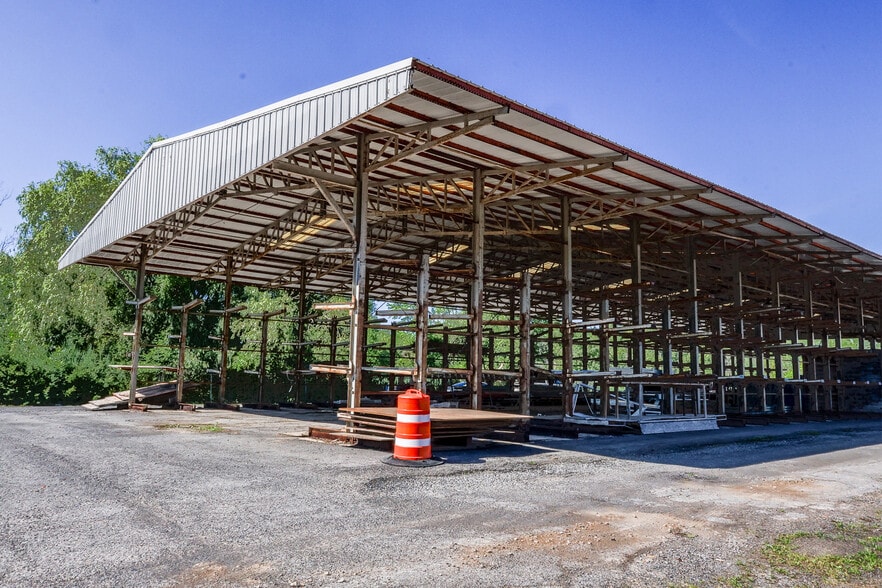 More Photos Of 5912 N Burdick St, East Syracuse Warehouse For Lease