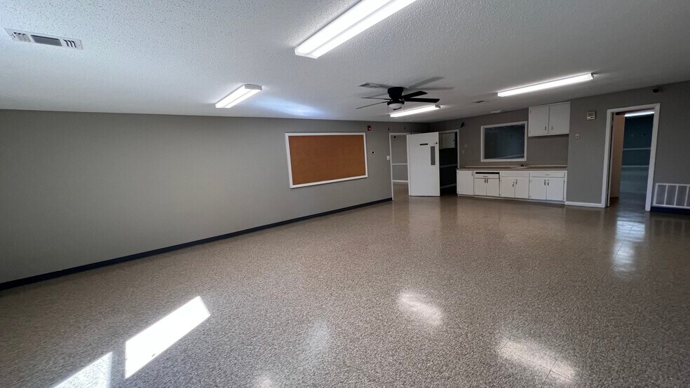 More Photos Of 501 S 1st St, Jacksonville Daycare Center For Lease
