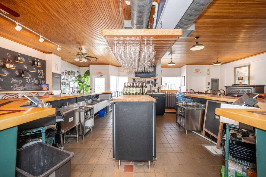 More Photos Of 2015 Madison rd, Cincinnati Storefront Retail Residential For Lease