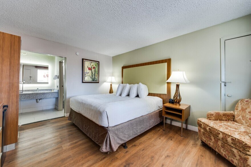 More Photos Of 3023 E Hwy 80, Odessa Hotel For Sale