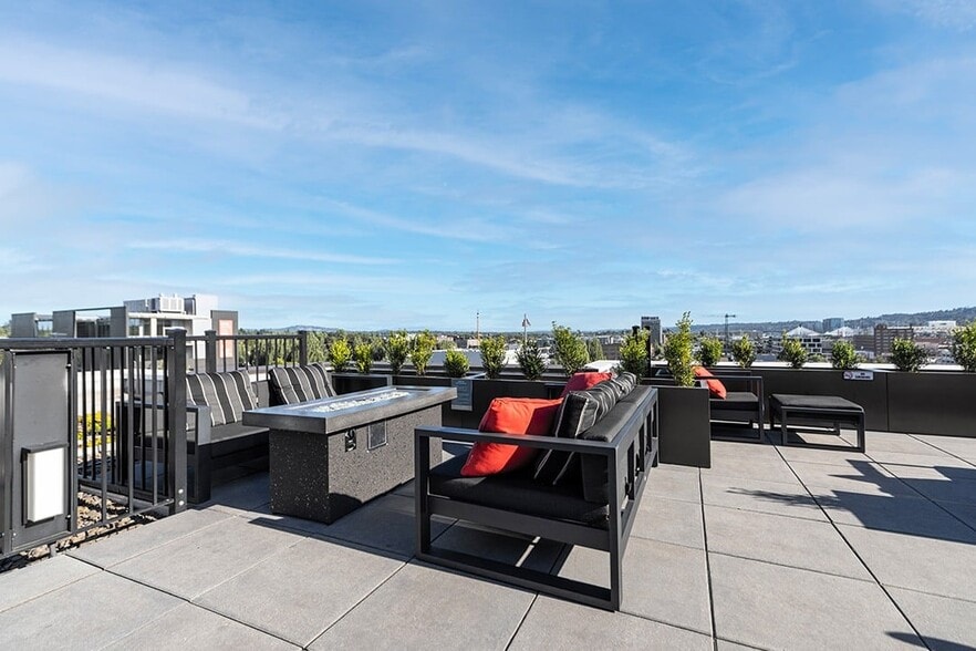 More Photos Of 77 NE Grand Ave, Portland Apartments For Lease