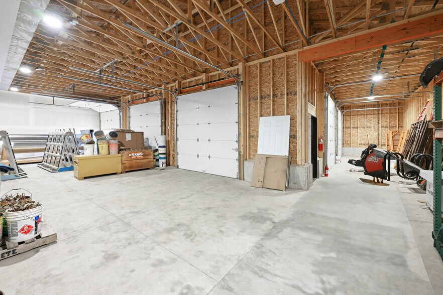 More Photos Of 3061 County Q rd, Nelsonville Flex For Sale