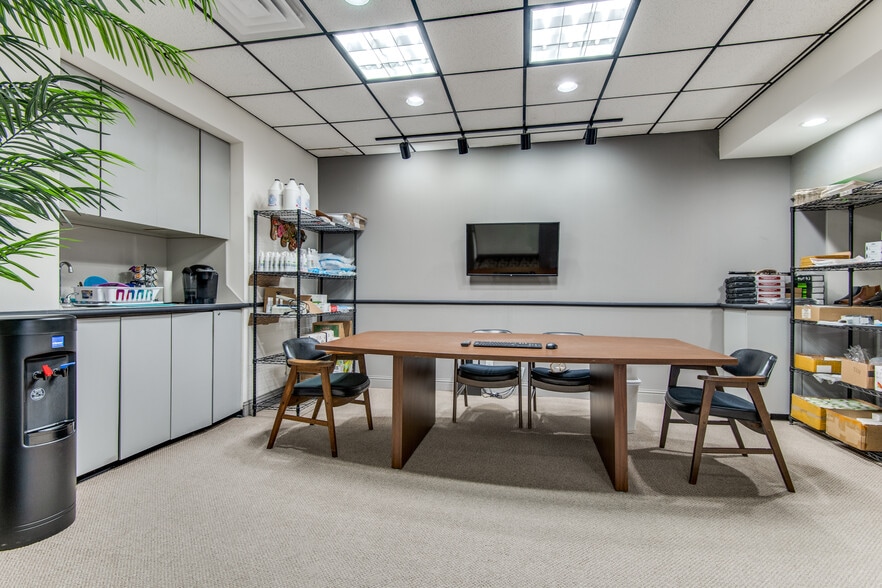 More Photos Of 1467-1471 Prudential Dr, Dallas Warehouse For Sale