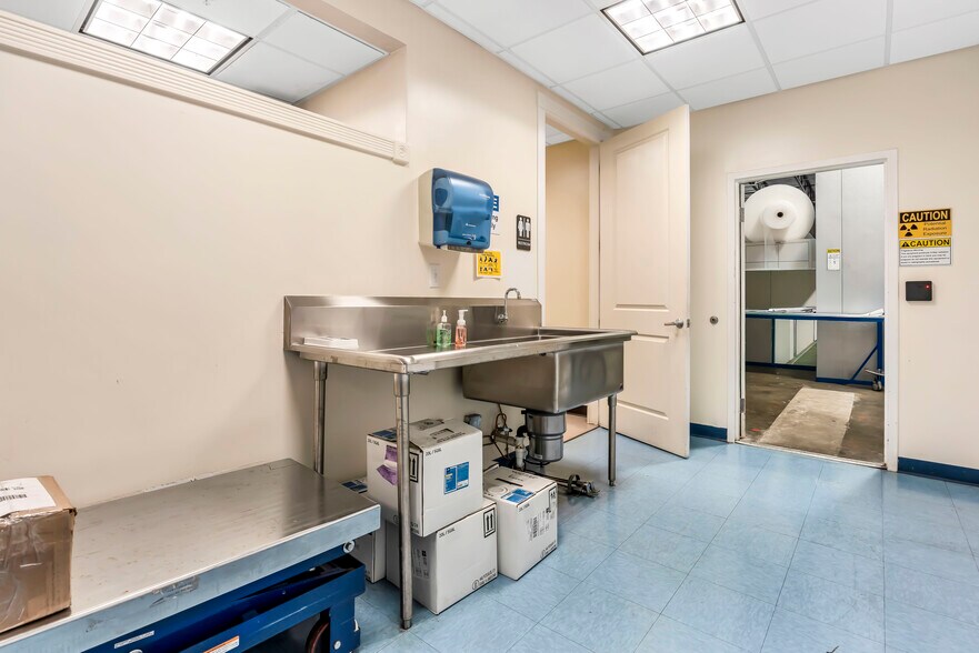 More Photos Of 3900-3908 NW 126th Ave, Coral Springs Warehouse For Sale