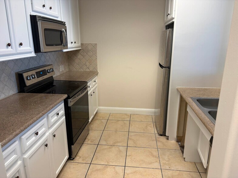 More Photos Of 5902 Winsome Ln, Houston Office Residential For Sale