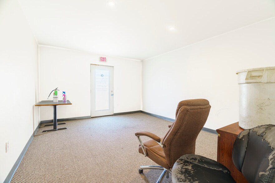 More Photos Of 306 N Choctaw Ave, El Reno Manufacturing For Sale