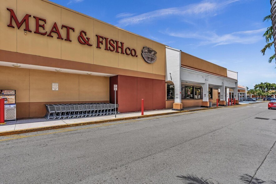 More Photos Of 8030-8384 N Pines Blvd, Pembroke Pines General Retail For Lease