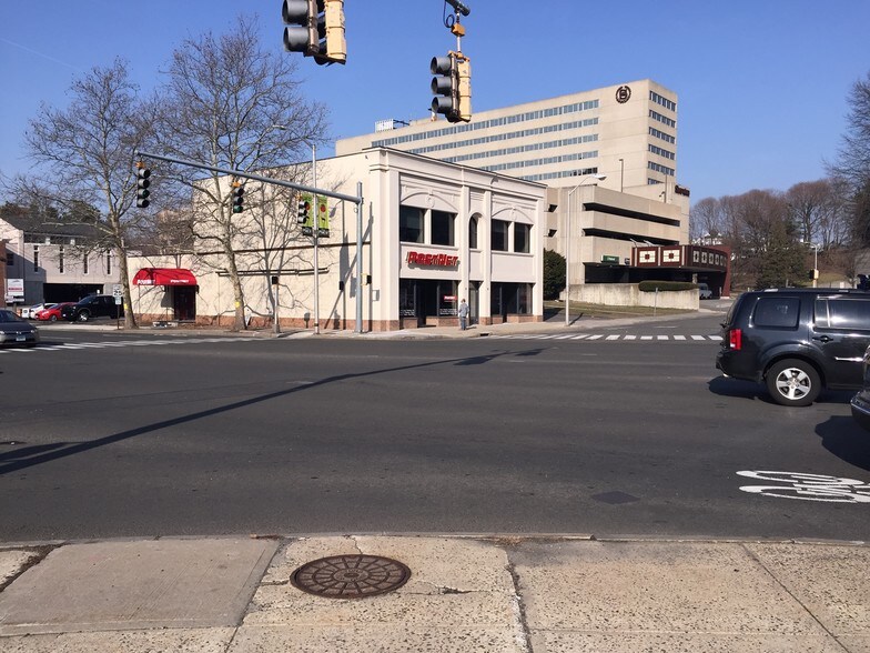 More Photos Of 680 E Main St, Stamford Office For Lease