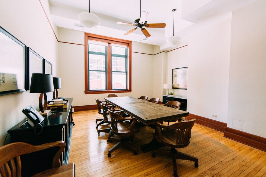 More Photos Of 601-623 N State St & 4 E Ohio St, Chicago Coworking Space