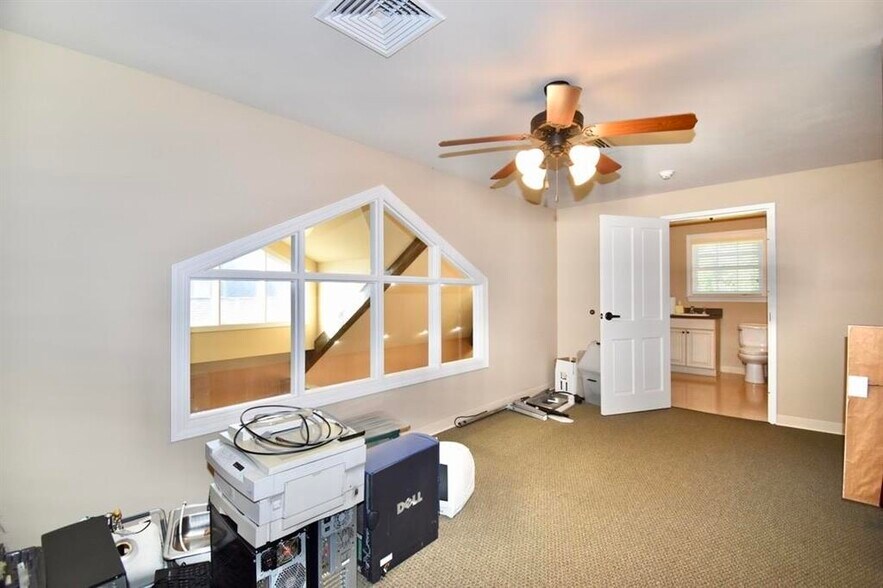 More Photos Of 209 Oil Well Rd, Jackson Healthcare For Lease