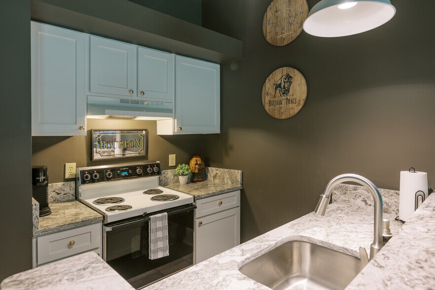 More Photos Of 300 Madison Pl, Lexington Apartments For Sale