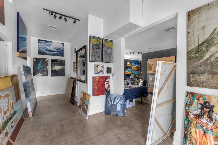 More Photos Of 560-562 S Indian Canyon Dr, Palm Springs Storefront Retail Residential For Lease