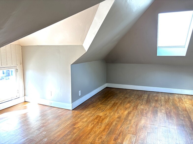 More Photos Of 146 N Logan St, Denver Specialty For Sale