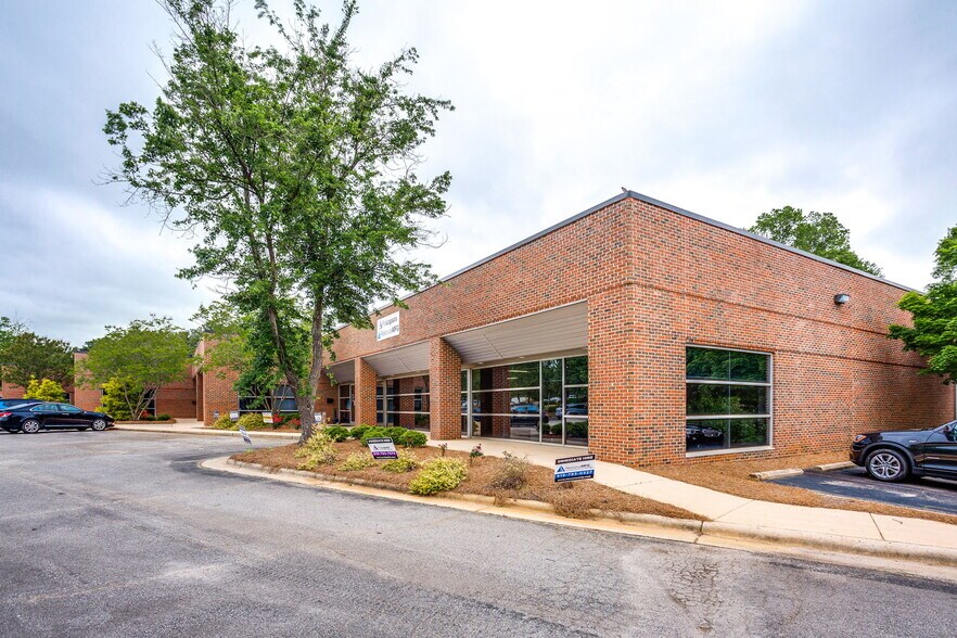 More Photos Of 621 Hutton St, Raleigh Research And Development For Lease