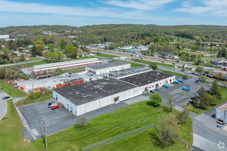 More Photos Of 629 Lowther Rd, Lewisberry Warehouse For Lease