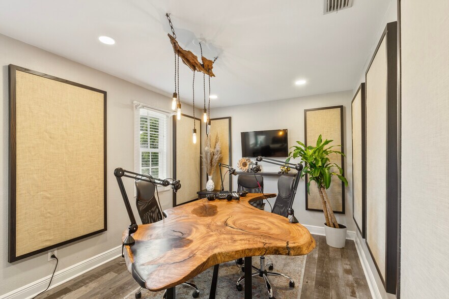 More Photos Of 2229-2233 Nursery Rd, Clearwater Loft Creative Space For Sale