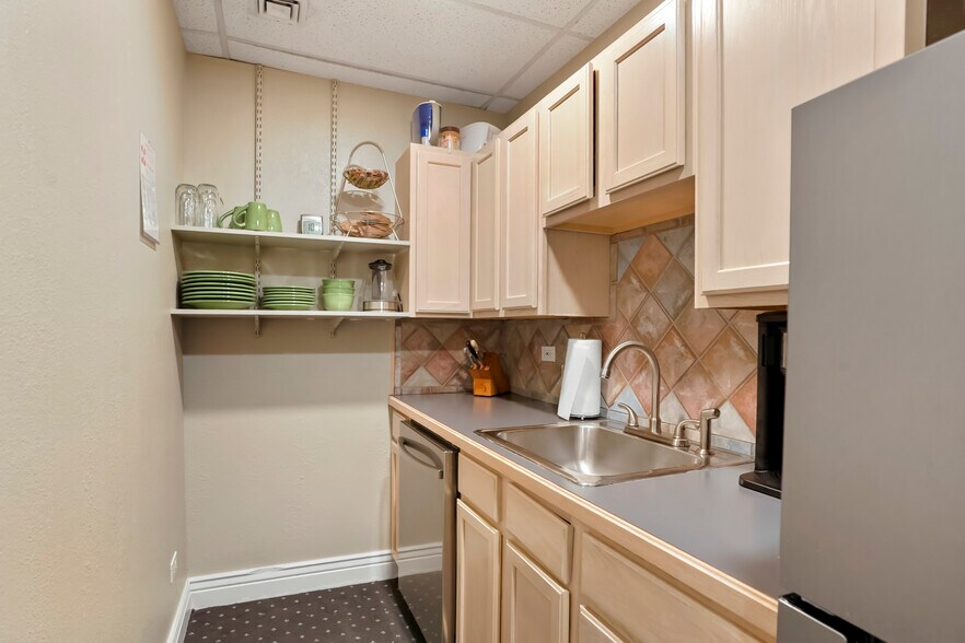 More Photos Of 7853-7867 W 38th Ave, Wheat Ridge Office For Sale