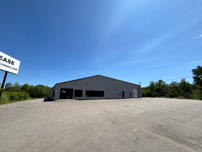 More Photos Of 29 Stillwater Ave, Orono Showroom For Lease