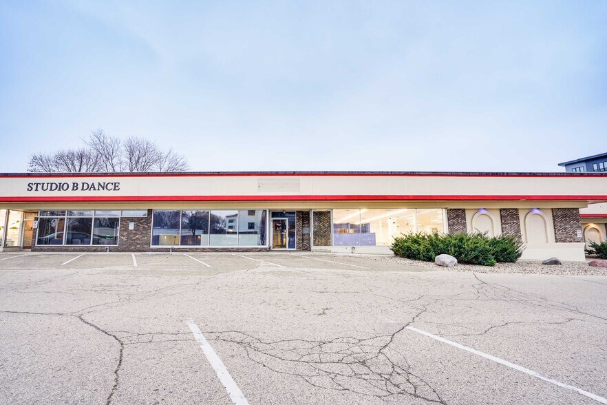 More Photos Of 195-209 Cottage Grove Rd, Madison Storefront For Lease