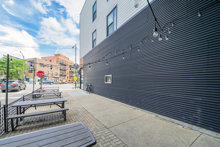 More Photos Of 1858 N Western Ave, Chicago Storefront Retail Residential For Lease