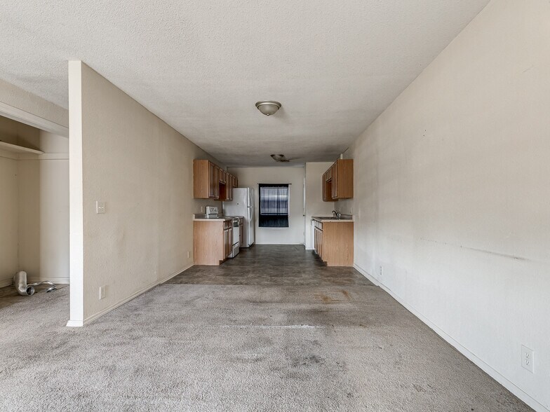 More Photos Of 940 N Ross Ave, Dewey Multifamily For Sale