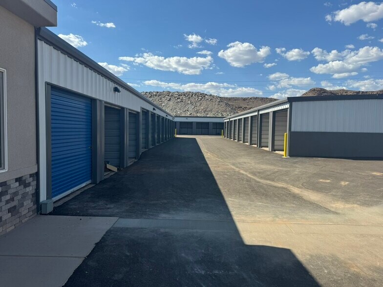 More Photos Of 68 Warehouse Dr, Washington Self Storage For Sale