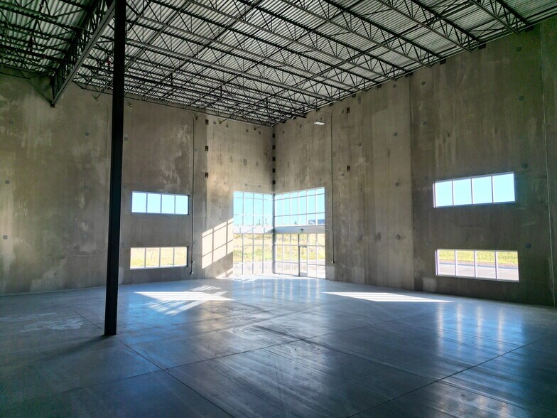 More Photos Of 15707 Terrazzo dr, Colorado Springs Showroom For Lease