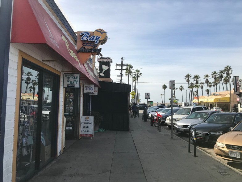 More Photos Of 22 Washington Blvd, Venice Restaurant For Lease