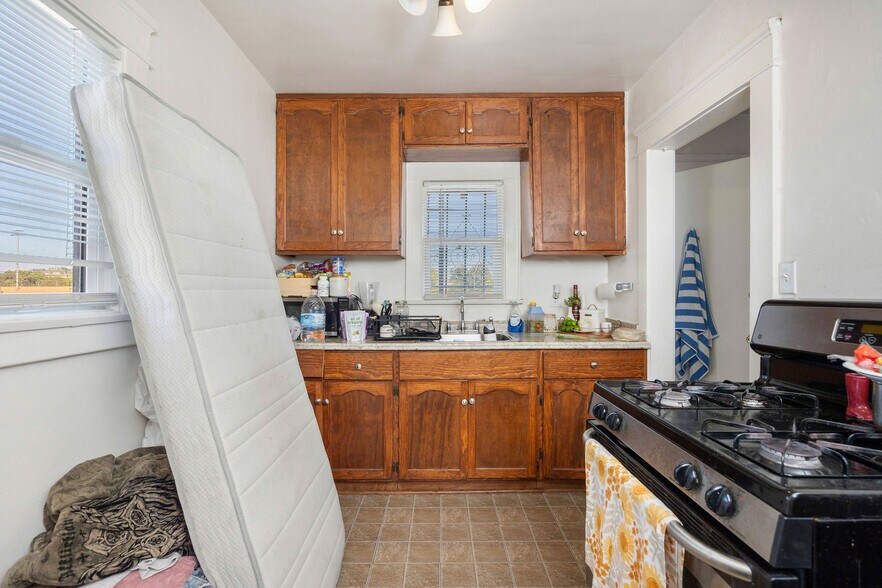 More Photos Of 817 E New York St, Long Beach Multifamily For Sale