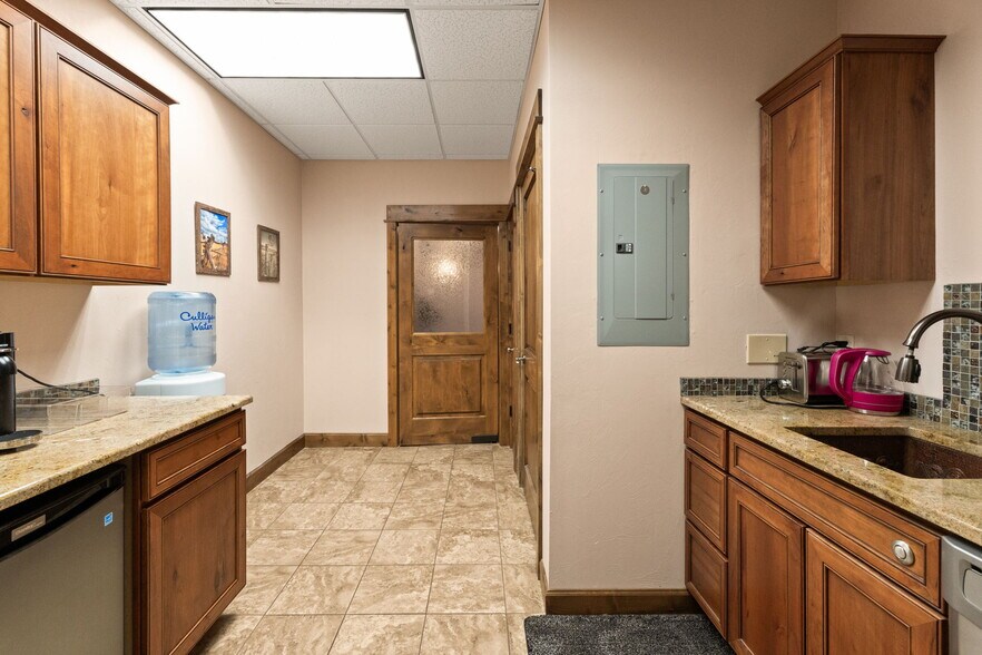 More Photos Of 1940 W Dickerson St, Bozeman Office For Lease