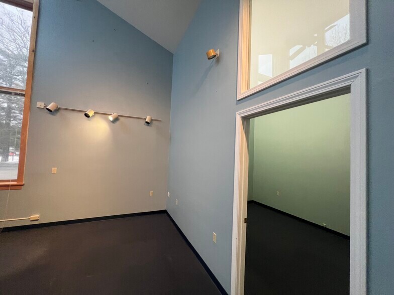 More Photos Of 59 Chennel Dr, Concord Office For Sale