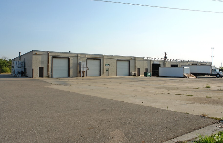 More Photos Of 8215-8300 W 126th St W, Savage Distribution For Lease