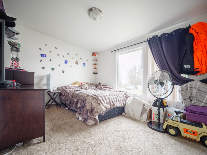 More Photos Of 920 18th Ave SW, Albany Multifamily For Sale