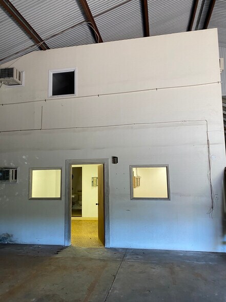 More Photos Of 4268 Halenani St, Lihue Warehouse For Lease