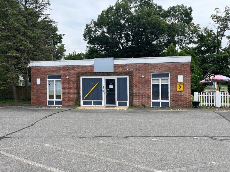 Primary Photo Of 20 Church St, Ellington General Retail For Lease