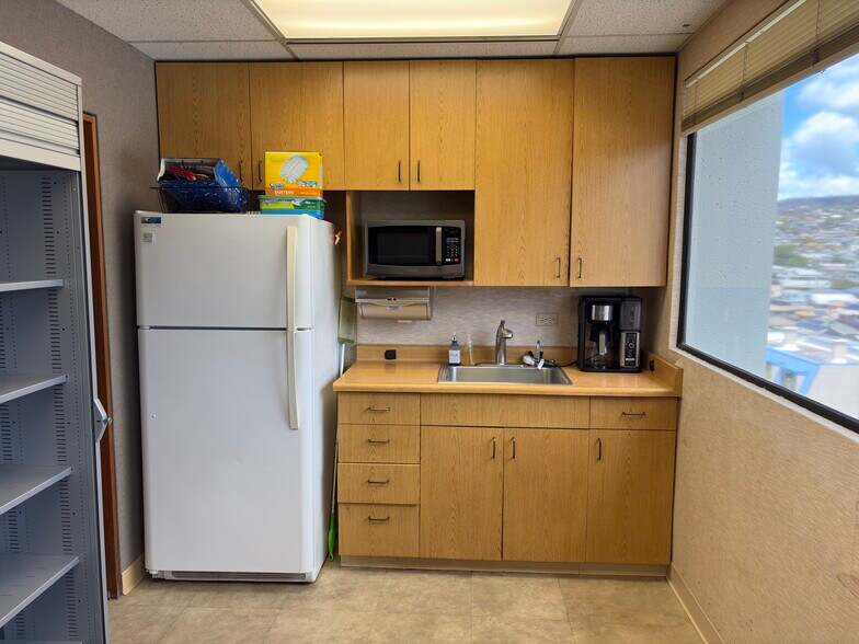 More Photos Of 321 N Kuakini St, Honolulu Office For Sale