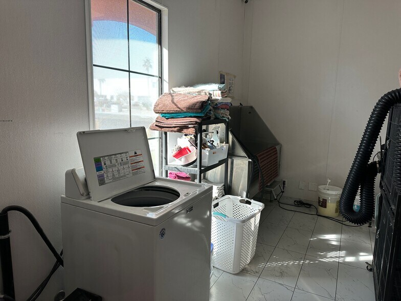 More Photos Of 6188 S Sandhill Rd, Las Vegas Veterinarian Kennel For Sale