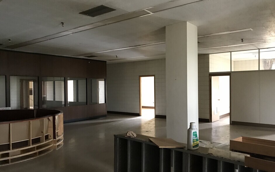 More Photos Of 315 W Mill St, Beaver Dam Manufacturing For Lease