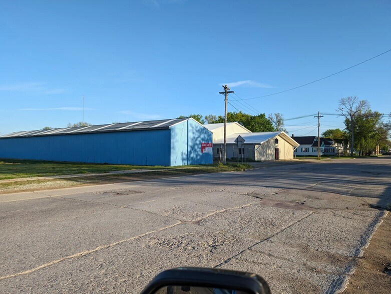 More Photos Of 120 N Broadway, Wells Flex For Sale