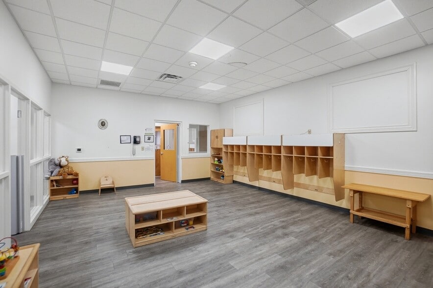 More Photos Of 9685-9725 Dayton Lebanon Pike, Dayton Storefront Retail Office For Sale