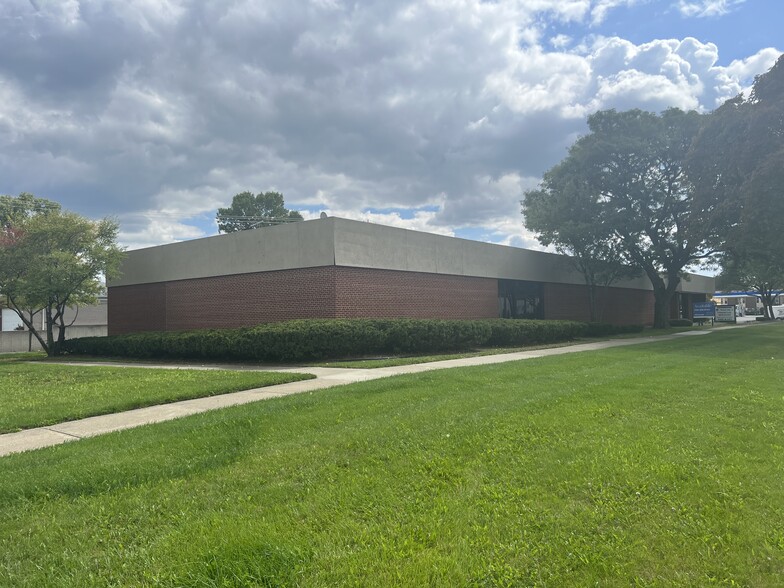 More Photos Of 26060 Southfield Rd, Lathrup Village Office For Lease