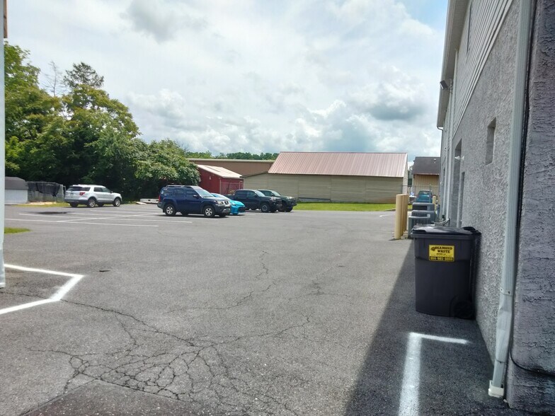 More Photos Of 1486 Rt 100, N. Coventry Twp, Chesco, Pottstown Storefront Retail Office For Sale