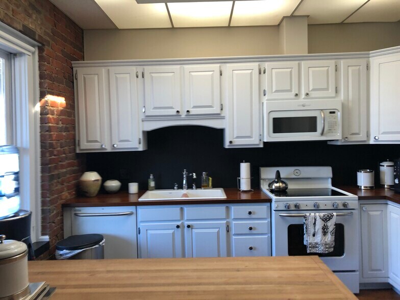 More Photos Of 428 Main St, Franklin General Retail For Sale