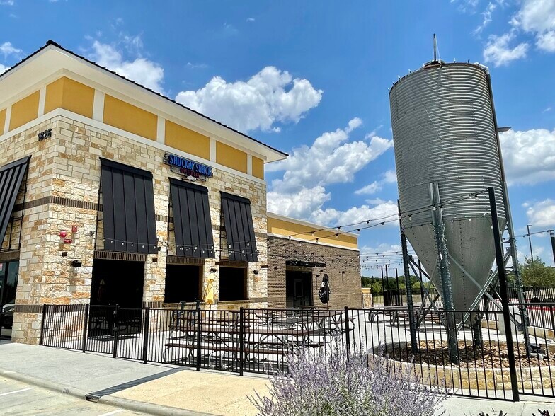 More Photos Of 1836 Cannon Dr, Mansfield Restaurant For Lease