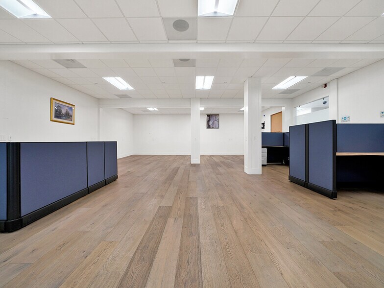 More Photos Of 3501 W Garry Ave, Santa Ana Warehouse For Lease